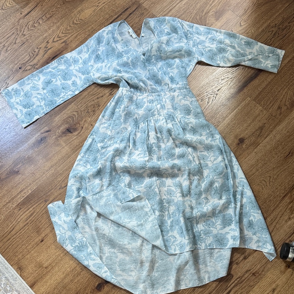Vince new dress, opening in the back.